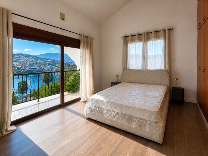 Image No.8-5 Bed Villa for sale