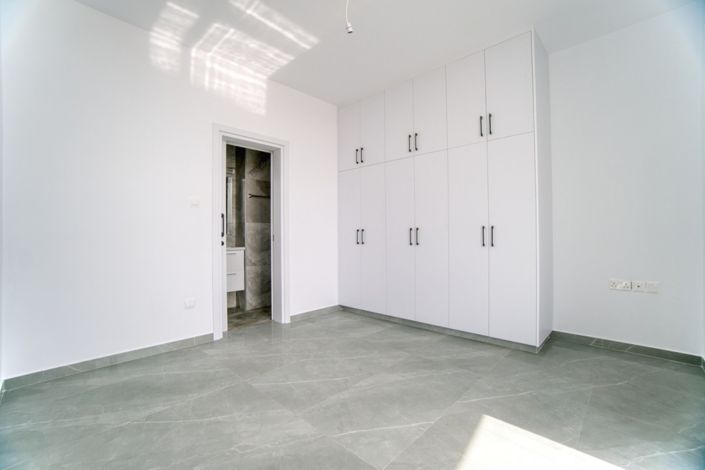 Image No.8-3 Bed Villa for sale