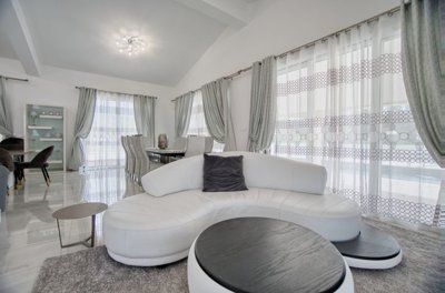 Bungalow For Sale  in  Peyia - Sea Caves