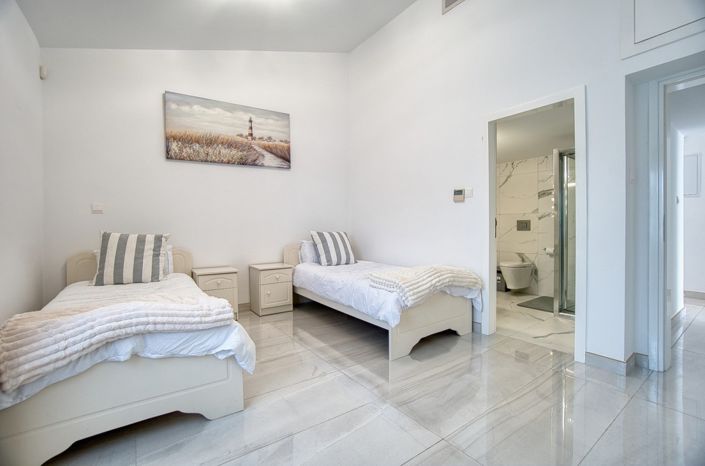 Image No.15-4 Bed Bungalow for sale