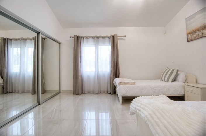 Image No.26-4 Bed Bungalow for sale