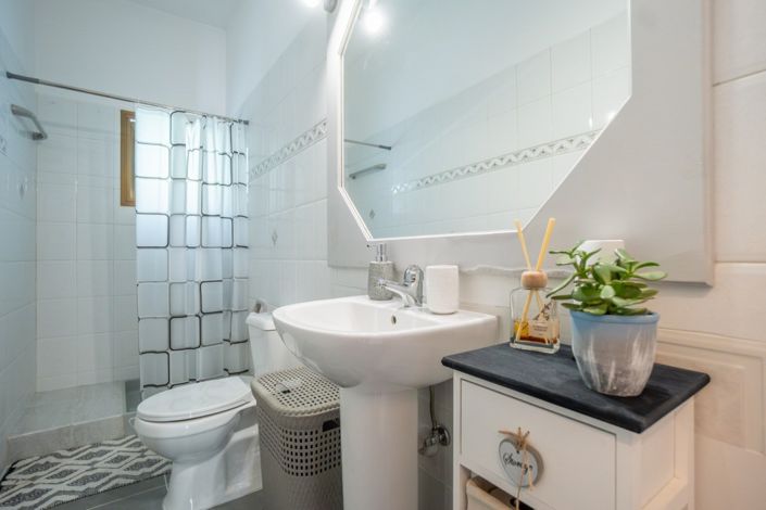 Image No.21-2 Bed Bungalow for sale
