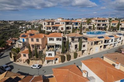 Town House / Maisonette For Sale  in  Tsada