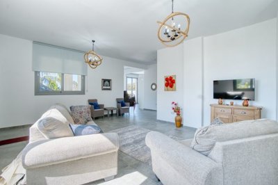 Detached Villa For Sale  in  Peyia - Sea Caves
