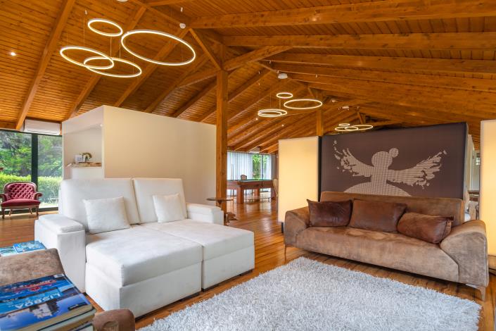 Image No.10-15 Bed Hotel for sale