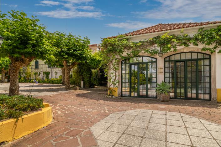 Image No.7-15 Bed Hotel for sale