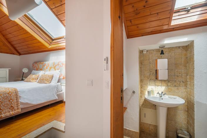 Image No.16-15 Bed Hotel for sale