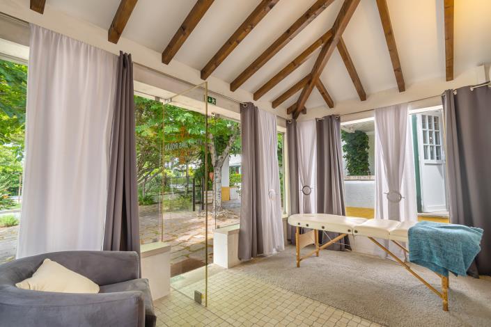 Image No.56-15 Bed Hotel for sale