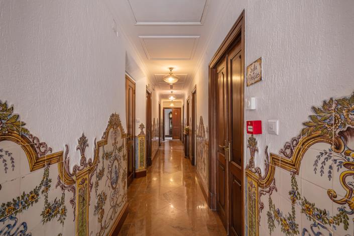 Image No.36-15 Bed Hotel for sale