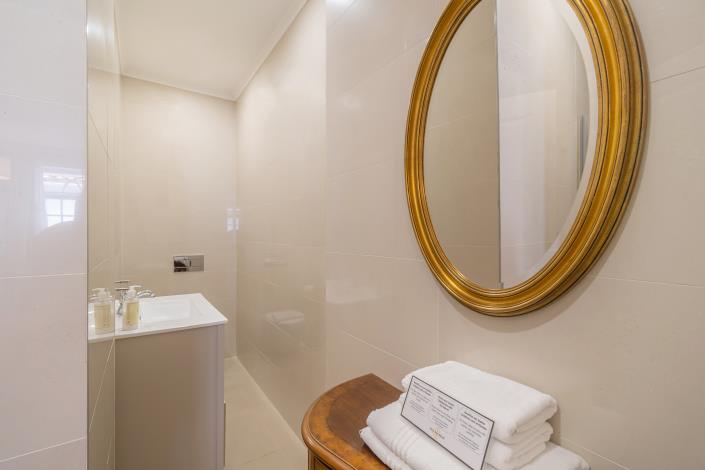 Image No.33-15 Bed Hotel for sale