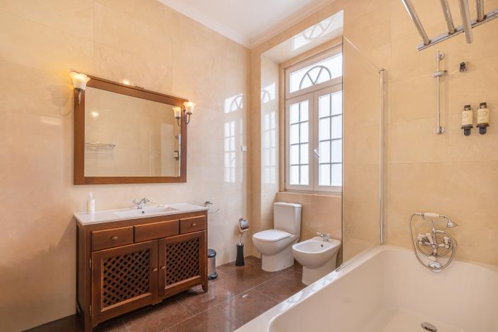 Image No.30-15 Bed Hotel for sale