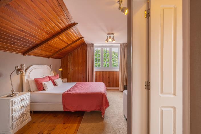 Image No.46-15 Bed Hotel for sale