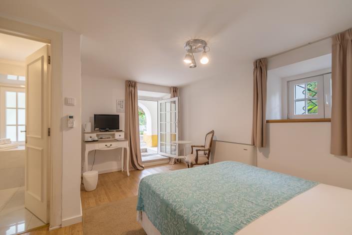 Image No.28-15 Bed Hotel for sale