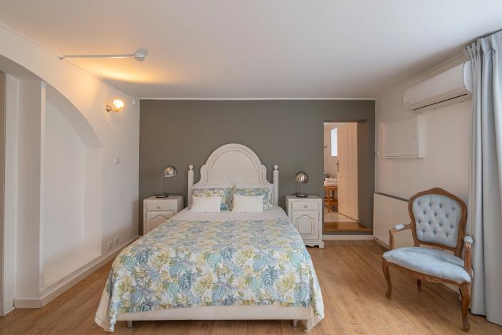 Image No.61-15 Bed Hotel for sale