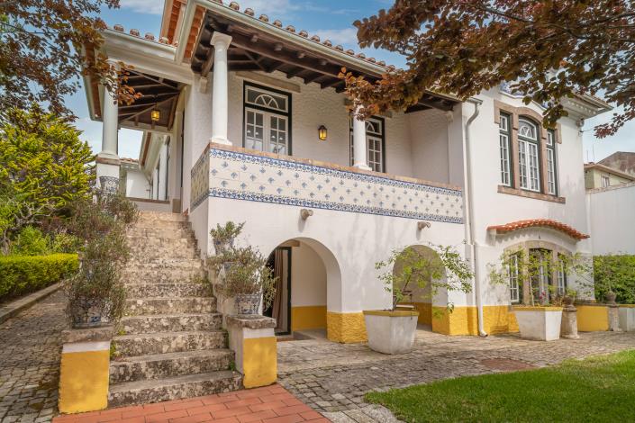 Image No.27-15 Bed Hotel for sale