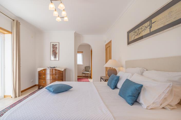 Image No.23-4 Bed Villa / Detached for sale