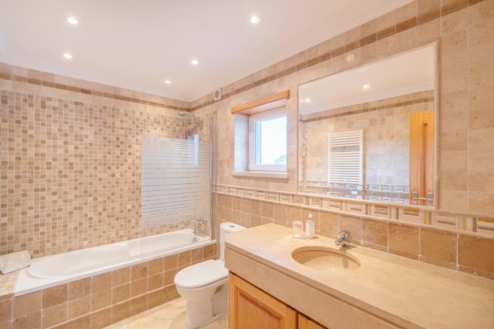 Image No.29-4 Bed Villa / Detached for sale