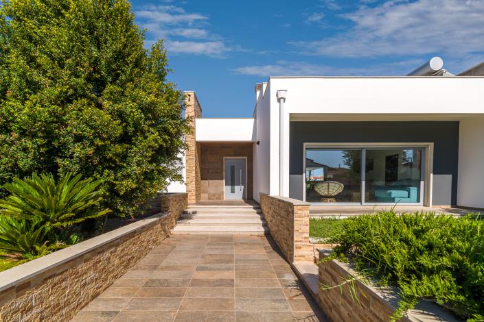 Image No.28-4 Bed House for sale