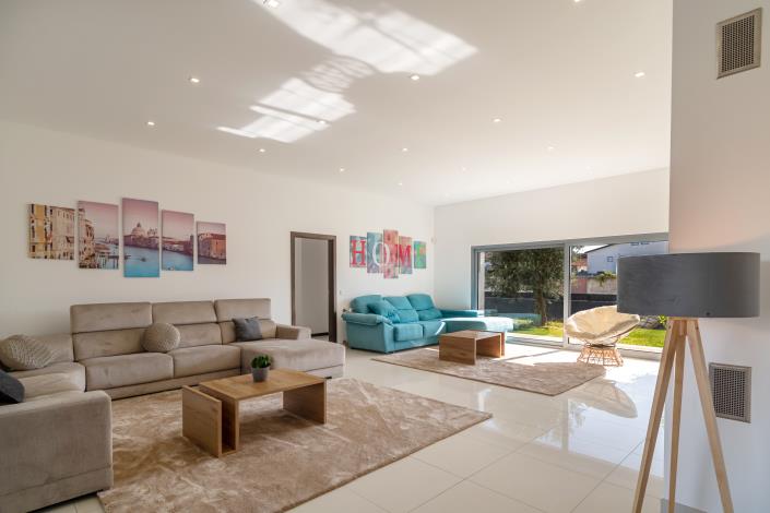 Image No.6-4 Bed House for sale