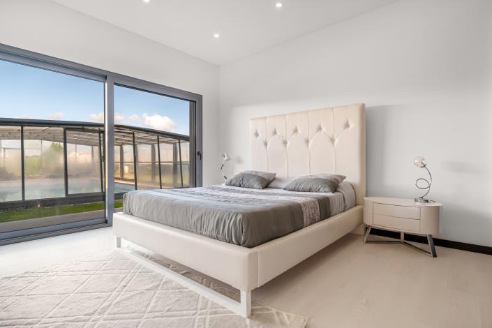 Image No.20-4 Bed House for sale