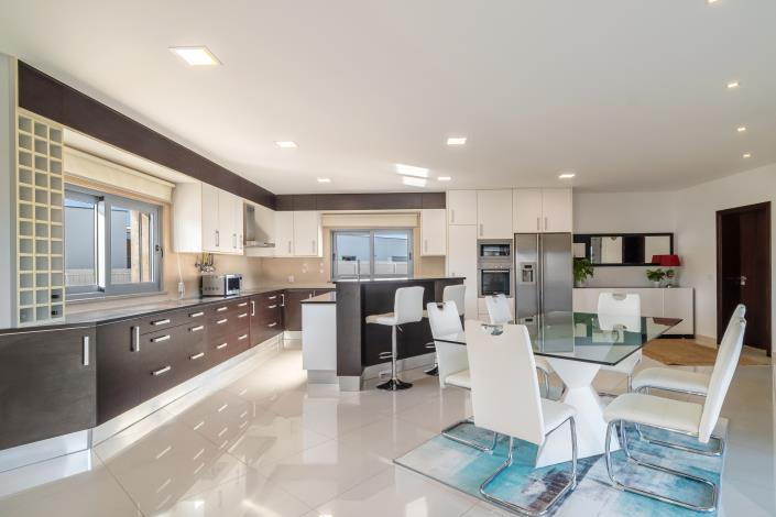 Image No.23-4 Bed House for sale