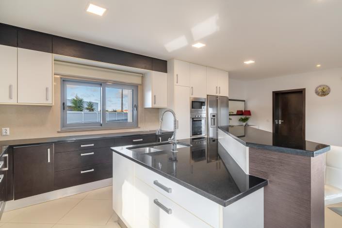 Image No.24-4 Bed House for sale