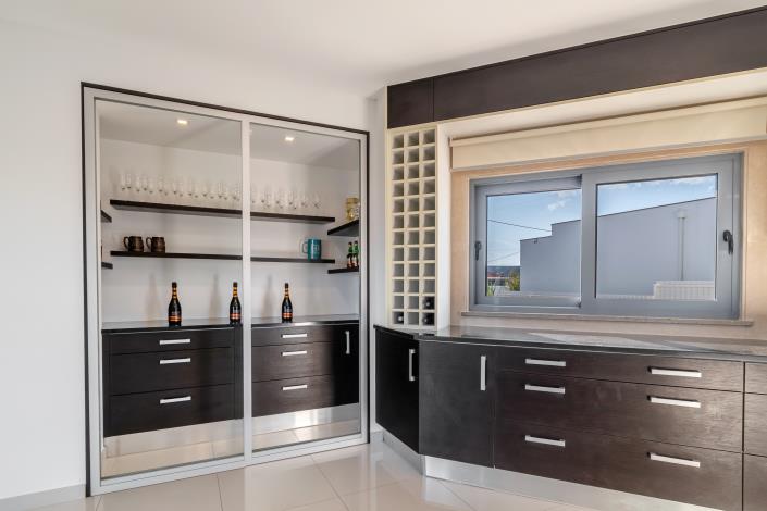 Image No.25-4 Bed House for sale