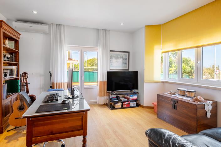 Image No.16-5 Bed House for sale