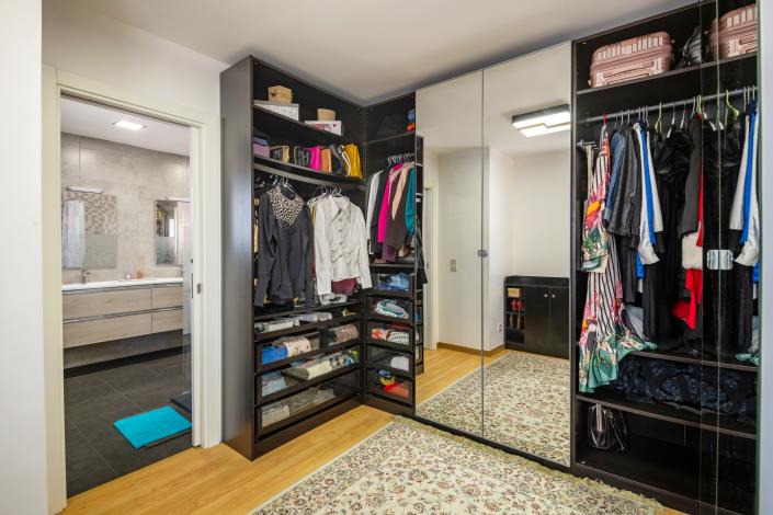 Image No.27-5 Bed House for sale