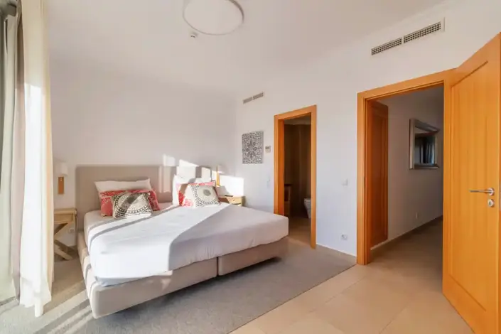 Image No.7-3 Bed Townhouse for sale