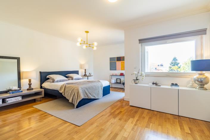 Image No.18-4 Bed House for sale