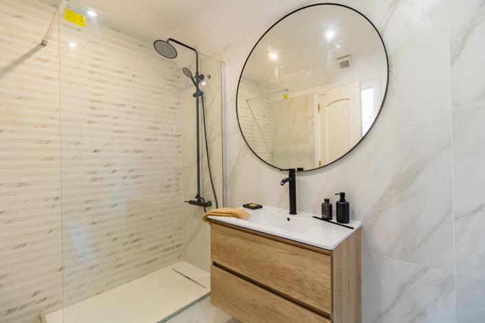 Image No.20-4 Bed House for sale