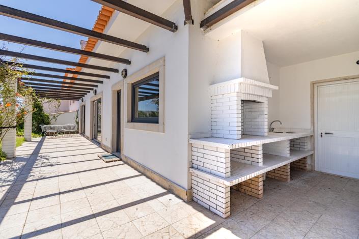 Image No.24-4 Bed House for sale