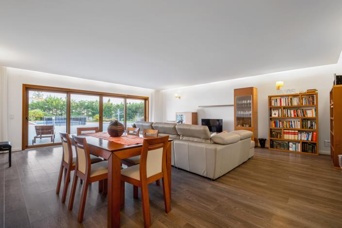 Image No.6-4 Bed Villa / Detached for sale