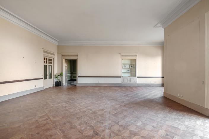 Image No.14-32 Bed Mansion for sale