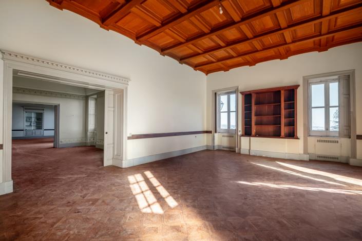 Image No.15-32 Bed Mansion for sale