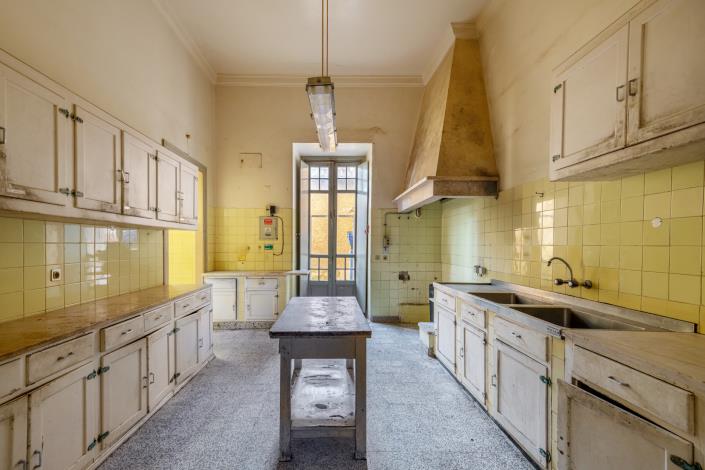 Image No.16-32 Bed Mansion for sale