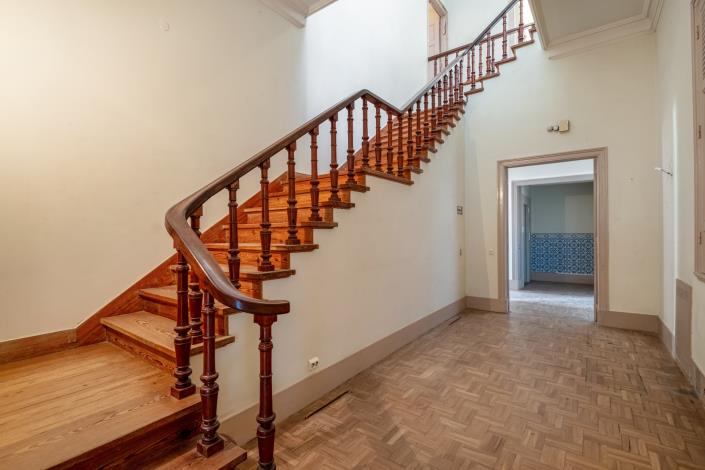 Image No.19-32 Bed Mansion for sale