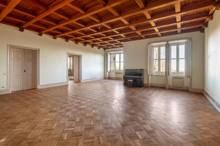 Image No.23-32 Bed Mansion for sale