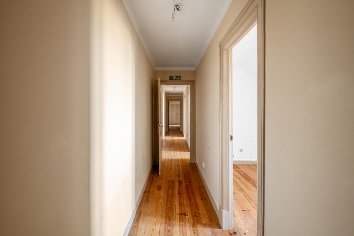 Image No.25-32 Bed Mansion for sale