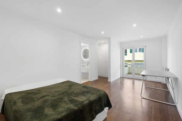 Image No.19-3 Bed Apartment for sale