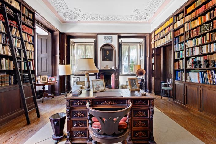 Image No.8-23 Bed Mansion for sale