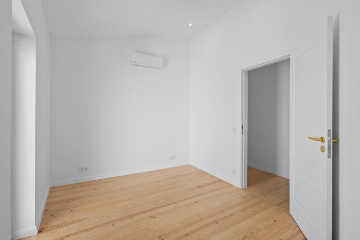 Image No.20-3 Bed Country House for sale