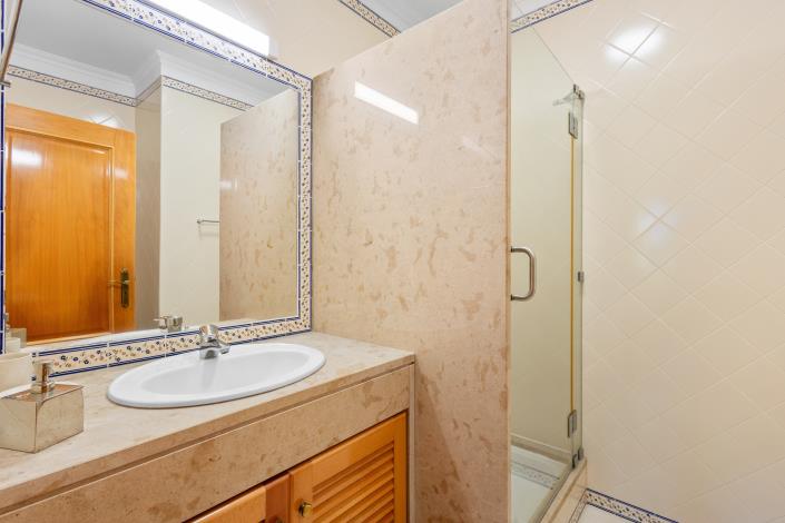 Image No.15-4 Bed Apartment for sale