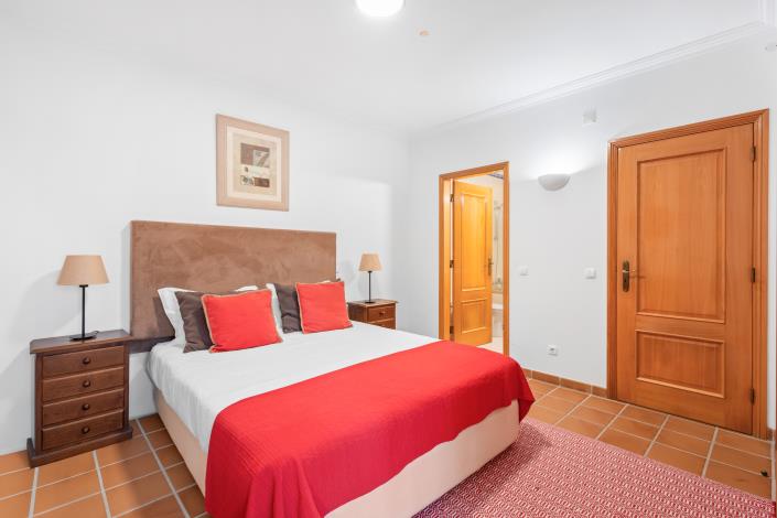 Image No.20-4 Bed Apartment for sale