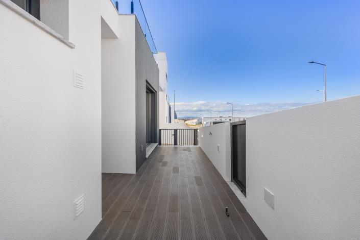 Image No.29-3 Bed Villa / Detached for sale