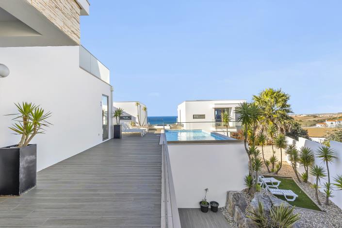 Image No.11-4 Bed Villa / Detached for sale