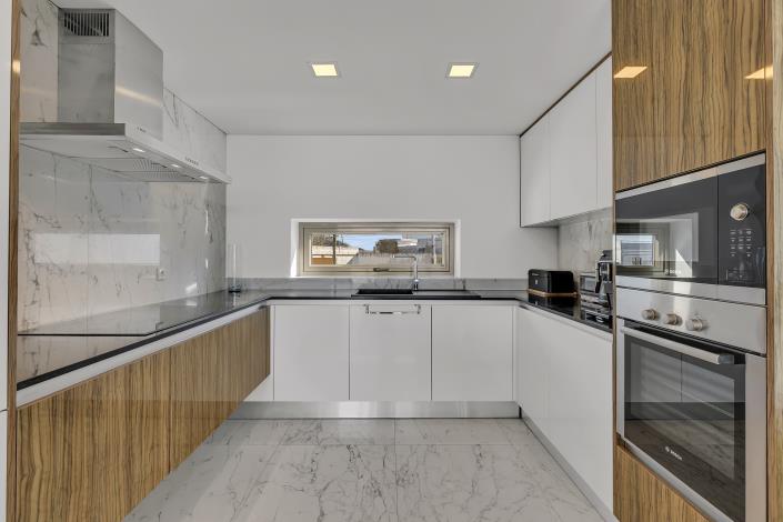 Image No.8-4 Bed Villa / Detached for sale