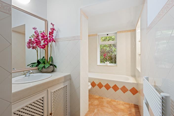 Image No.30-10 Bed House/Villa for sale