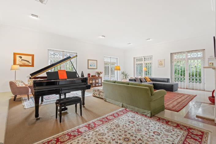 Image No.11-10 Bed House/Villa for sale